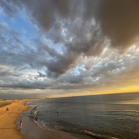 Beach Lovers Surf House - Aveiro - Praia Da Barra Bagian luar foto